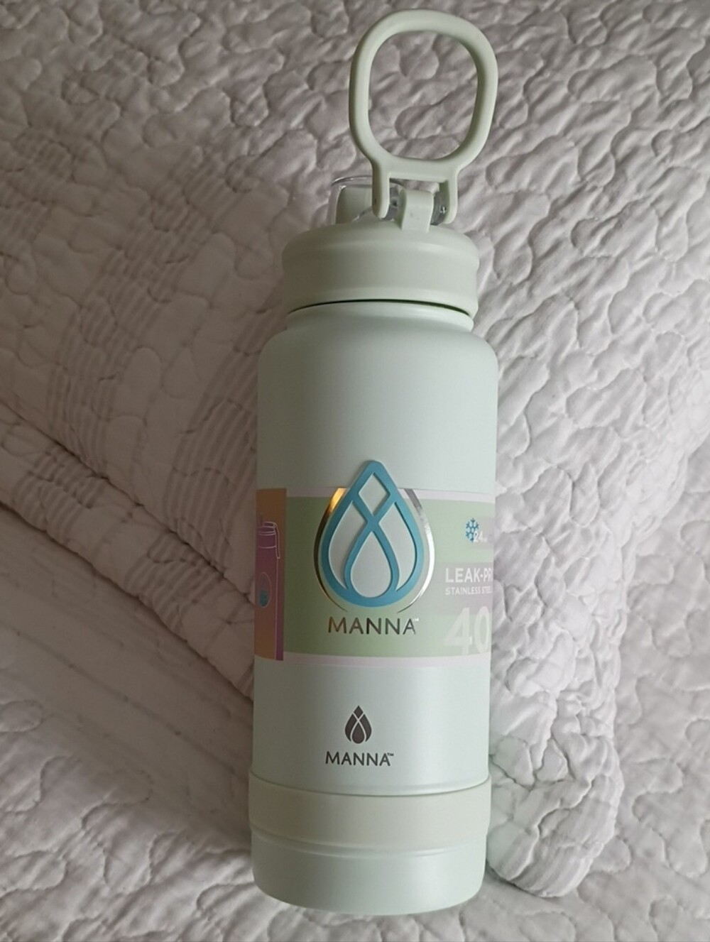 Manna Mint Green Insulated Stainless Steel Bottle with Loop Handle 40 oz.